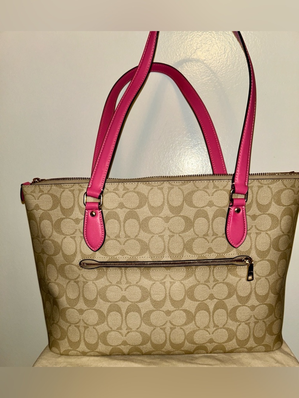 Coach Gallery Tote In Signature Canvas. NWOT - Picture 5 of 9